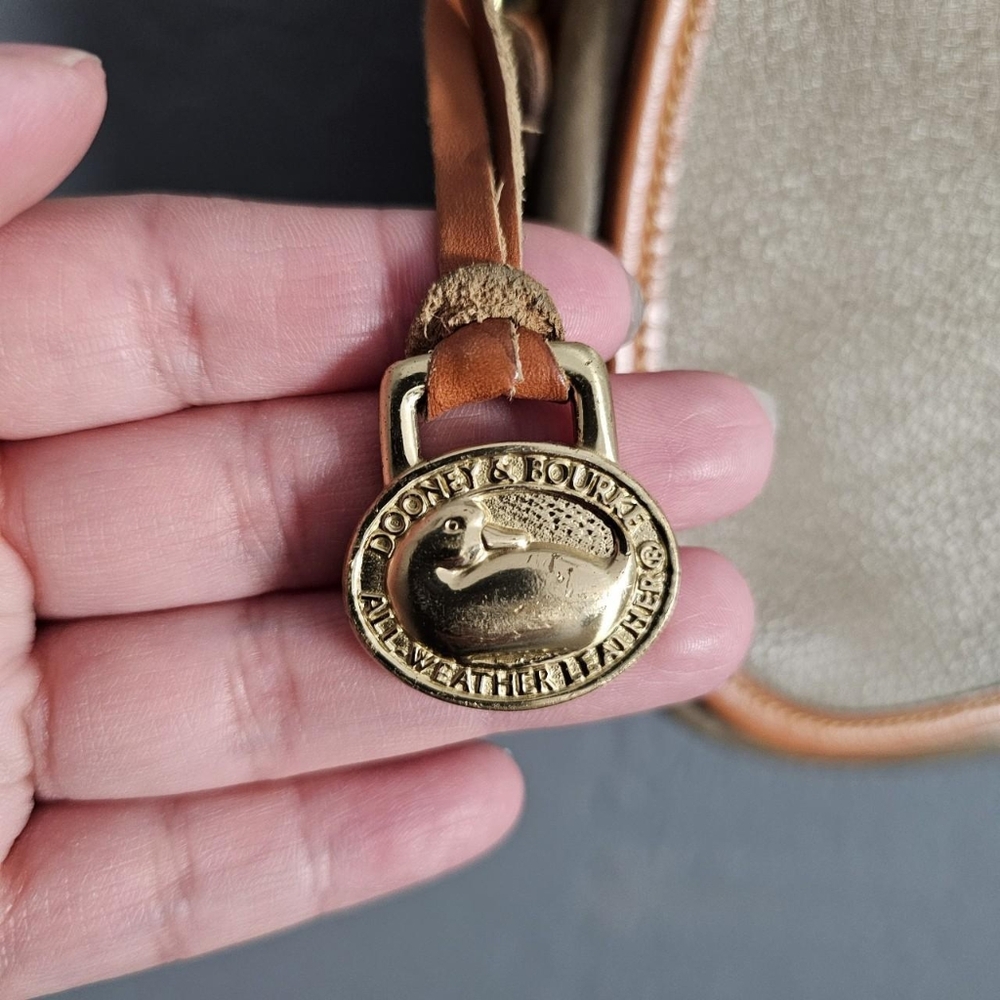 Vintage Dooney and Bourke Crossbody Bag - Picture 4 of 8